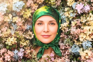 How to Wear a Silk Scarf After Chemo